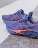 Tênis Asics Novablast 5 + Brinde (Meia)