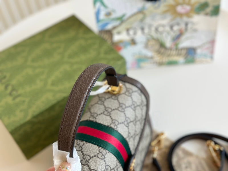 Gucci GG supreme