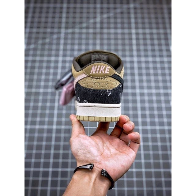 Tênis Nike Sb Dunk Low Travis Scott (Versão Especial)